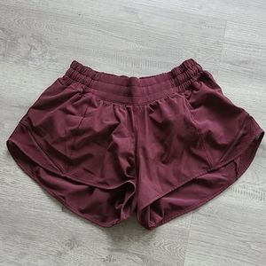 lululemon hotty hot shorts 2.5"